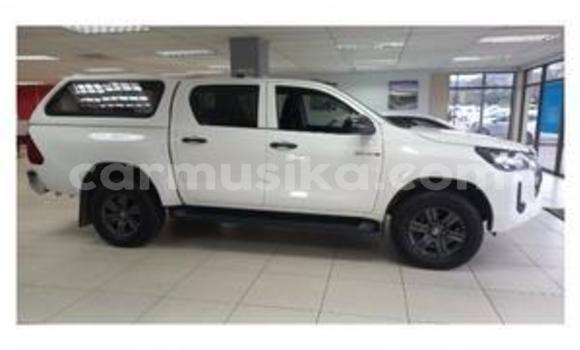 Nunua Ilio tumika Toyota Hilux Nyeupe Gari ndani ya Beitbridge nchini Matabeleland Kusini