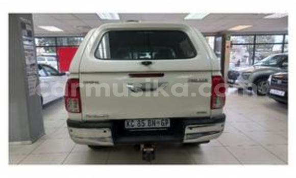 Buy Used Toyota Hilux White Car in Beitbridge in Matabeleland South Buy Used Toyota Hilux White Car in Beitbridge in Matabeleland South