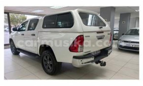 Buy Used Toyota Hilux White Car in Beitbridge in Matabeleland South Buy Used Toyota Hilux White Car in Beitbridge in Matabeleland South