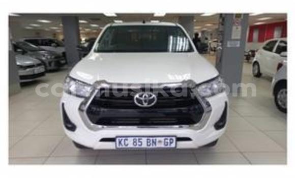 Buy Used Toyota Hilux White Car in Beitbridge in Matabeleland South Buy Used Toyota Hilux White Car in Beitbridge in Matabeleland South