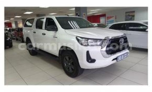 Buy Used Toyota Hilux White Car in Beitbridge in Matabeleland South Buy Used Toyota Hilux White Car in Beitbridge in Matabeleland South