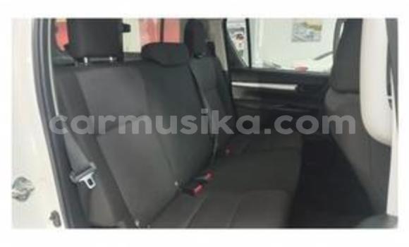 Buy Used Toyota Hilux White Car in Beitbridge in Matabeleland South Buy Used Toyota Hilux White Car in Beitbridge in Matabeleland South