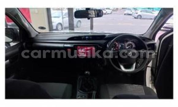 Buy Used Toyota Hilux White Car in Beitbridge in Matabeleland South Buy Used Toyota Hilux White Car in Beitbridge in Matabeleland South