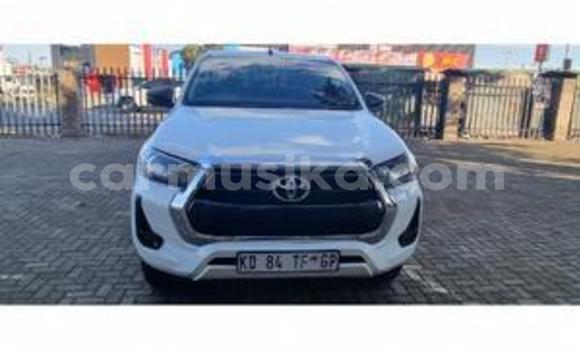 Buy Used Toyota Hilux White Car in Beitbridge in Matabeleland South Buy Used Toyota Hilux White Car in Beitbridge in Matabeleland South