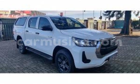 Buy Used Toyota Hilux White Car in Beitbridge in Matabeleland South Buy Used Toyota Hilux White Car in Beitbridge in Matabeleland South
