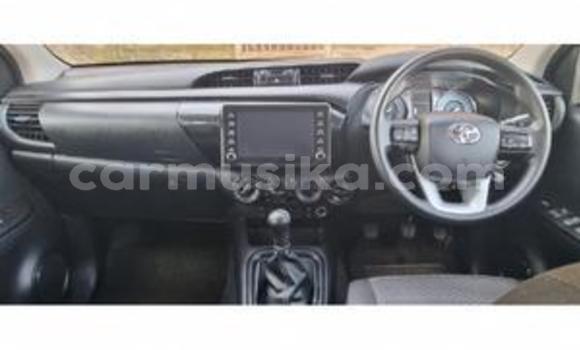 Buy Used Toyota Hilux White Car in Beitbridge in Matabeleland South Buy Used Toyota Hilux White Car in Beitbridge in Matabeleland South