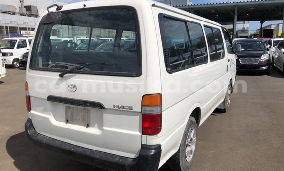 Tenga Tsaru Toyota Hiace Chena Mota in Beitbridge in Matabeleland South Tenga Tsaru Toyota Hiace Chena Mota in Beitbridge in Matabeleland South