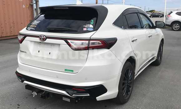 Acheter Occasion Voiture Toyota Harrier Blanc à Beitbridge, Matabeleland South Acheter Occasion Voiture Toyota Harrier Blanc à Beitbridge, Matabeleland South