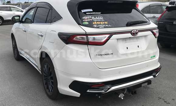 Acheter Occasion Voiture Toyota Harrier Blanc à Beitbridge, Matabeleland South Acheter Occasion Voiture Toyota Harrier Blanc à Beitbridge, Matabeleland South