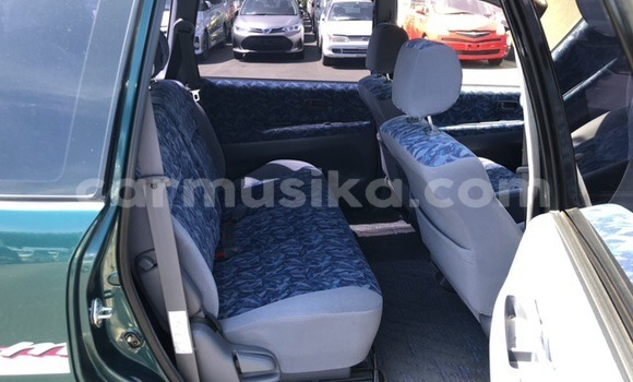 Nunua Ilio tumika Toyota Ipsum Kijani Gari ndani ya Beitbridge nchini Matabeleland Kusini Nunua Ilio tumika Toyota Ipsum Kijani Gari ndani ya Beitbridge nchini Matabeleland Kusini