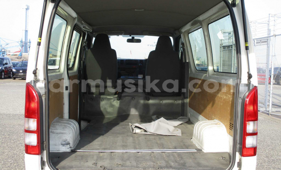 Buy Used Toyota Hiace White Car in Beitbridge in Matabeleland South Buy Used Toyota Hiace White Car in Beitbridge in Matabeleland South