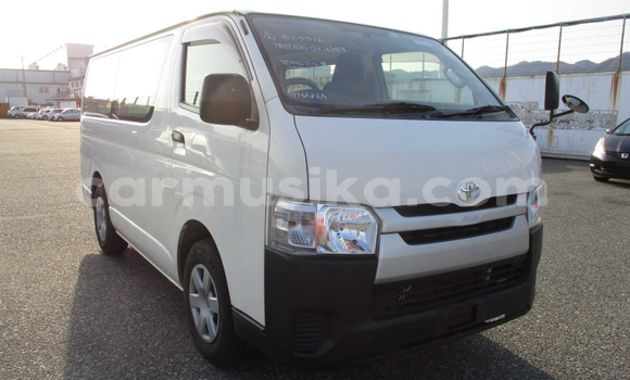 Buy Used Toyota Hiace White Car in Beitbridge in Matabeleland South Buy Used Toyota Hiace White Car in Beitbridge in Matabeleland South