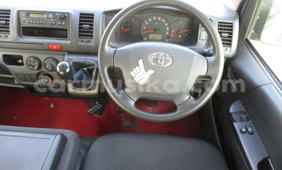 Buy Used Toyota Hiace White Car in Beitbridge in Matabeleland South Buy Used Toyota Hiace White Car in Beitbridge in Matabeleland South