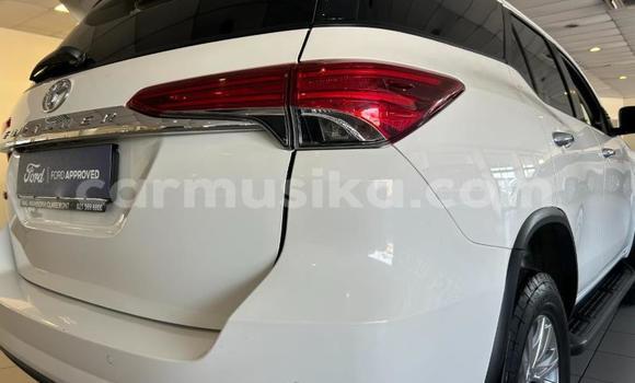 Acheter Occasion Voiture Toyota Fortuner Blanc à Beitbridge, Matabeleland South Acheter Occasion Voiture Toyota Fortuner Blanc à Beitbridge, Matabeleland South