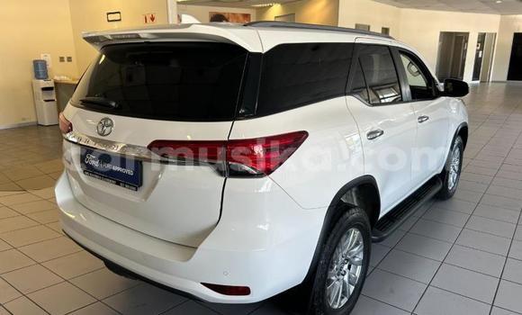 Acheter Occasion Voiture Toyota Fortuner Blanc à Beitbridge, Matabeleland South Acheter Occasion Voiture Toyota Fortuner Blanc à Beitbridge, Matabeleland South