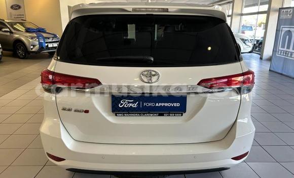 Acheter Occasion Voiture Toyota Fortuner Blanc à Beitbridge, Matabeleland South Acheter Occasion Voiture Toyota Fortuner Blanc à Beitbridge, Matabeleland South