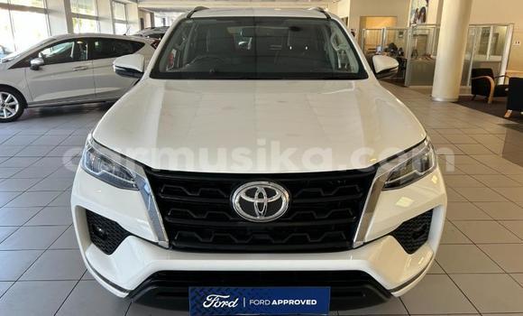 Acheter Occasion Voiture Toyota Fortuner Blanc à Beitbridge, Matabeleland South Acheter Occasion Voiture Toyota Fortuner Blanc à Beitbridge, Matabeleland South