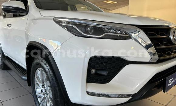 Acheter Occasion Voiture Toyota Fortuner Blanc à Beitbridge, Matabeleland South Acheter Occasion Voiture Toyota Fortuner Blanc à Beitbridge, Matabeleland South
