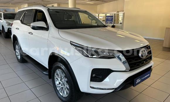 Acheter Occasion Voiture Toyota Fortuner Blanc à Beitbridge, Matabeleland South Acheter Occasion Voiture Toyota Fortuner Blanc à Beitbridge, Matabeleland South