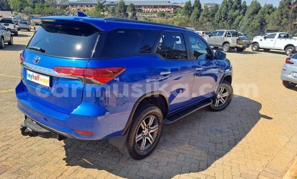 Acheter Occasion Voiture Toyota Fortuner Bleu à Beitbridge, Matabeleland South Acheter Occasion Voiture Toyota Fortuner Bleu à Beitbridge, Matabeleland South