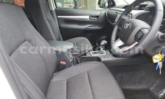 Buy Used Toyota Hilux White Car in Beitbridge in Matabeleland South Buy Used Toyota Hilux White Car in Beitbridge in Matabeleland South