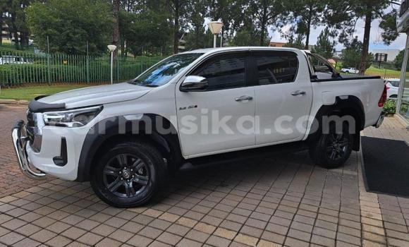 Buy Used Toyota Hilux White Car in Beitbridge in Matabeleland South Buy Used Toyota Hilux White Car in Beitbridge in Matabeleland South