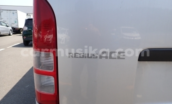 Acheter Occasion Voiture Toyota Hiace Blanc à Beitbridge, Matabeleland South Acheter Occasion Voiture Toyota Hiace Blanc à Beitbridge, Matabeleland South