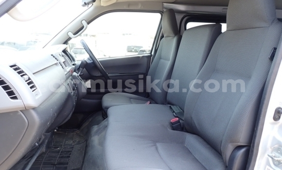 Acheter Occasion Voiture Toyota Hiace Blanc à Beitbridge, Matabeleland South Acheter Occasion Voiture Toyota Hiace Blanc à Beitbridge, Matabeleland South