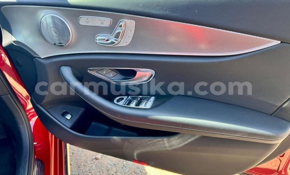 Acheter Occasion Voiture Mercedes-Benz E200 Rouge à Beitbridge, Matabeleland South Acheter Occasion Voiture Mercedes-Benz E200 Rouge à Beitbridge, Matabeleland South