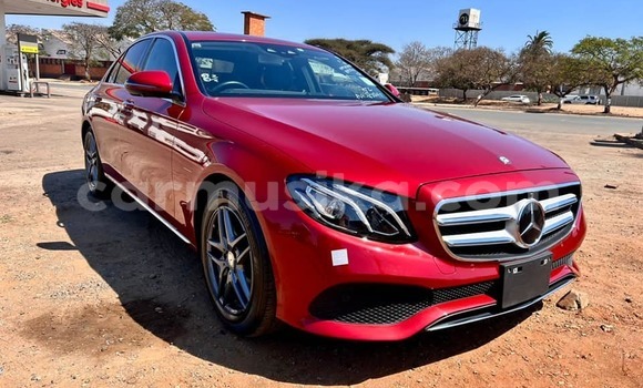 Acheter Occasion Voiture Mercedes-Benz E200 Rouge à Beitbridge, Matabeleland South Acheter Occasion Voiture Mercedes-Benz E200 Rouge à Beitbridge, Matabeleland South