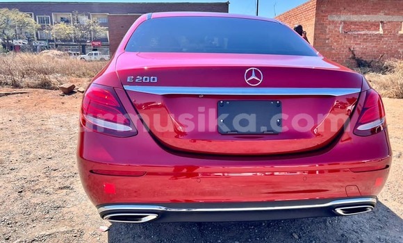 Acheter Occasion Voiture Mercedes-Benz E200 Rouge à Beitbridge, Matabeleland South Acheter Occasion Voiture Mercedes-Benz E200 Rouge à Beitbridge, Matabeleland South