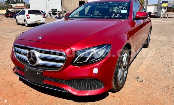 Acheter Occasion Voiture Mercedes-Benz E200 Rouge à Beitbridge, Matabeleland South Acheter Occasion Voiture Mercedes-Benz E200 Rouge à Beitbridge, Matabeleland South