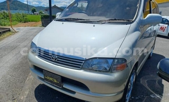 Buy Used Toyota Granvia White Car in Beitbridge in Matabeleland South Buy Used Toyota Granvia White Car in Beitbridge in Matabeleland South