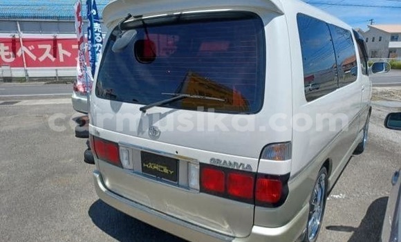 Acheter Occasion Voiture Toyota Granvia Blanc à Beitbridge, Matabeleland South Acheter Occasion Voiture Toyota Granvia Blanc à Beitbridge, Matabeleland South