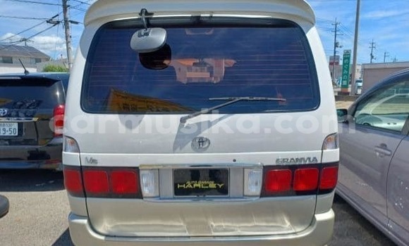 Acheter Occasion Voiture Toyota Granvia Blanc à Beitbridge, Matabeleland South Acheter Occasion Voiture Toyota Granvia Blanc à Beitbridge, Matabeleland South