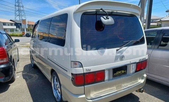 Acheter Occasion Voiture Toyota Granvia Blanc à Beitbridge, Matabeleland South Acheter Occasion Voiture Toyota Granvia Blanc à Beitbridge, Matabeleland South