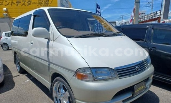 Acheter Occasion Voiture Toyota Granvia Blanc à Beitbridge, Matabeleland South Acheter Occasion Voiture Toyota Granvia Blanc à Beitbridge, Matabeleland South