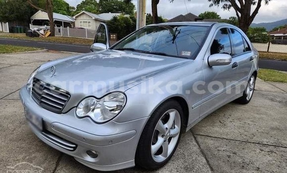 Tenga Tsaru Mercedes-Benz E200 Sirivha Mota in Beitbridge in Matabeleland South