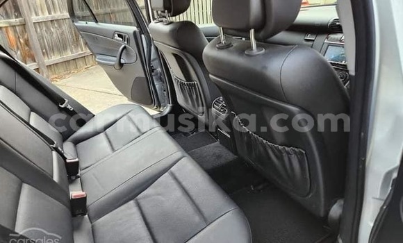 Nunua Ilio tumika Mercedes-Benz E200 Fedha Gari ndani ya Beitbridge nchini Matabeleland Kusini Nunua Ilio tumika Mercedes-Benz E200 Fedha Gari ndani ya Beitbridge nchini Matabeleland Kusini