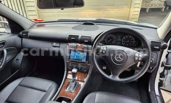 Nunua Ilio tumika Mercedes-Benz E200 Fedha Gari ndani ya Beitbridge nchini Matabeleland Kusini Nunua Ilio tumika Mercedes-Benz E200 Fedha Gari ndani ya Beitbridge nchini Matabeleland Kusini