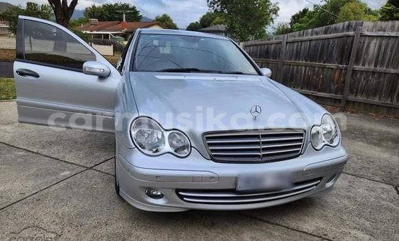 Nunua Ilio tumika Mercedes-Benz E200 Fedha Gari ndani ya Beitbridge nchini Matabeleland Kusini Nunua Ilio tumika Mercedes-Benz E200 Fedha Gari ndani ya Beitbridge nchini Matabeleland Kusini