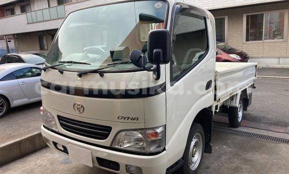 Buy Used Toyota Dyna White Truck in Avondale in Harare