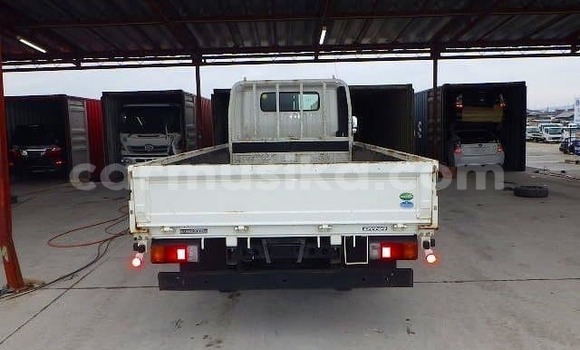 Nunua Ilio tumika Toyota Dyna Nyeupe Lori ndani ya Beitbridge nchini Matabeleland Kusini Nunua Ilio tumika Toyota Dyna Nyeupe Lori ndani ya Beitbridge nchini Matabeleland Kusini