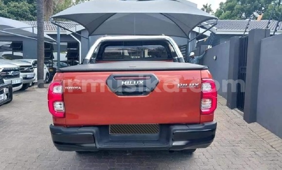 Tenga Tsaru Toyota Hilux Beige Mota in Beitbridge in Matabeleland South Tenga Tsaru Toyota Hilux Beige Mota in Beitbridge in Matabeleland South