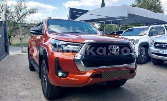 Tenga Tsaru Toyota Hilux Beige Mota in Beitbridge in Matabeleland South Tenga Tsaru Toyota Hilux Beige Mota in Beitbridge in Matabeleland South