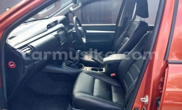 Tenga Tsaru Toyota Hilux Beige Mota in Beitbridge in Matabeleland South Tenga Tsaru Toyota Hilux Beige Mota in Beitbridge in Matabeleland South