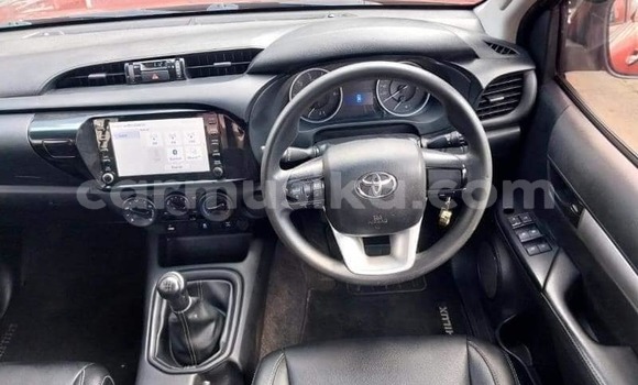 Tenga Tsaru Toyota Hilux Beige Mota in Beitbridge in Matabeleland South Tenga Tsaru Toyota Hilux Beige Mota in Beitbridge in Matabeleland South