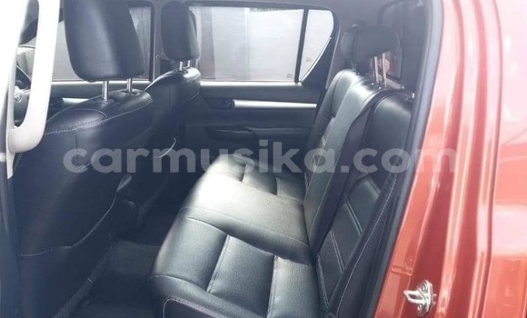 Tenga Tsaru Toyota Hilux Beige Mota in Beitbridge in Matabeleland South Tenga Tsaru Toyota Hilux Beige Mota in Beitbridge in Matabeleland South