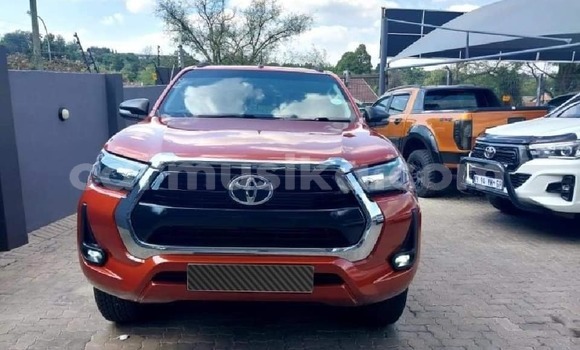 Tenga Tsaru Toyota Hilux Beige Mota in Beitbridge in Matabeleland South Tenga Tsaru Toyota Hilux Beige Mota in Beitbridge in Matabeleland South