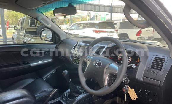 Buy Used Toyota Hilux Silver Car in Beitbridge in Matabeleland South Buy Used Toyota Hilux Silver Car in Beitbridge in Matabeleland South